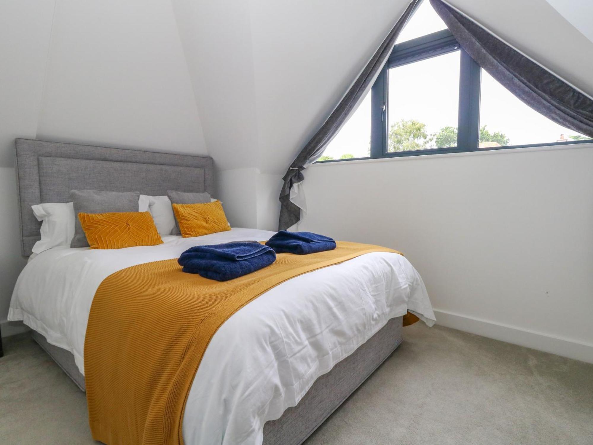 66A Danecourt Road Villa Poole Esterno foto